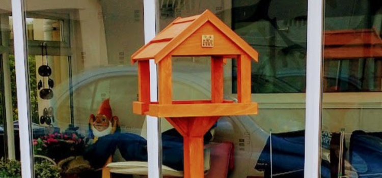 Bird table